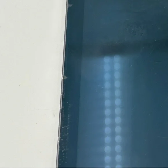 Apple 7th Generation iPad Pro 13” 256GB A2926 - Picture 7 of 16